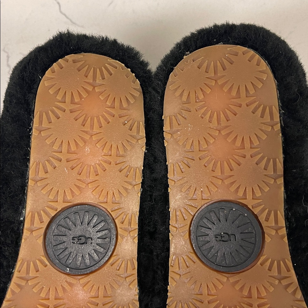 UGG Fluff Yeah Slide Women’s Size 7 Black Fluffy Slides - Picture 10 of 17